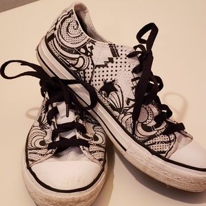 Converse tennies